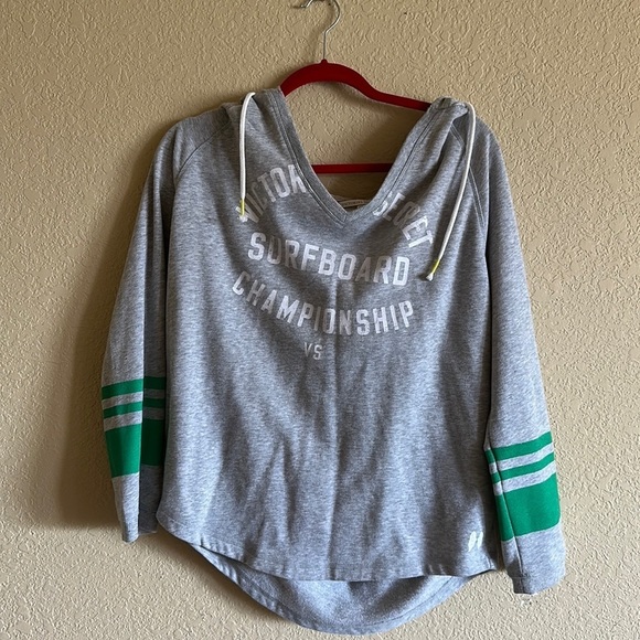 Victoria’s Secret Size Medium Surfing Gray and Green Sweater Championship - Picture 1 of 3
